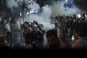 В Тбилиси на протестах против закона об «иноагентах» задержали 63 человека 