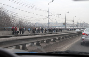 http://newtimes.ru/upload/iblock/dd3/idut.jpg