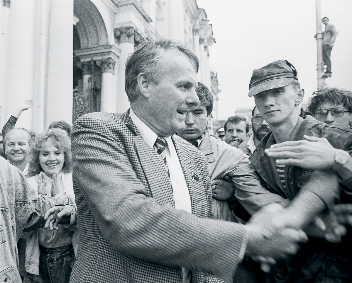 Анатолий Собчак во время митинга на Дворцовой площади, Ленинград, 1991 год