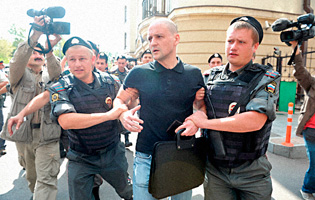 Сергея Удальцова задержали у Хамовнического суда