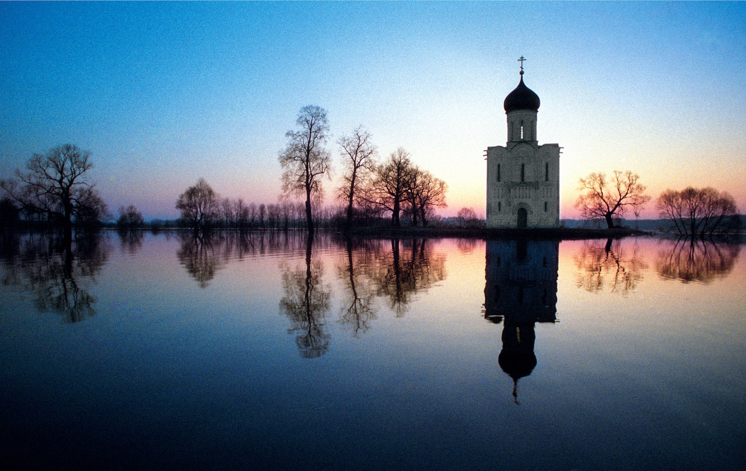 Храм Покрова на Нерли во Владимирской области