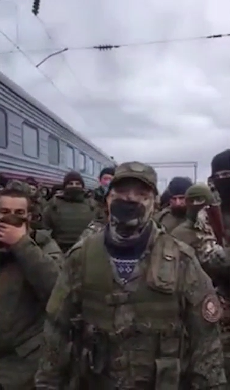 Около 500 вооруженных мобилизованных сошли с поезда под Белгородом