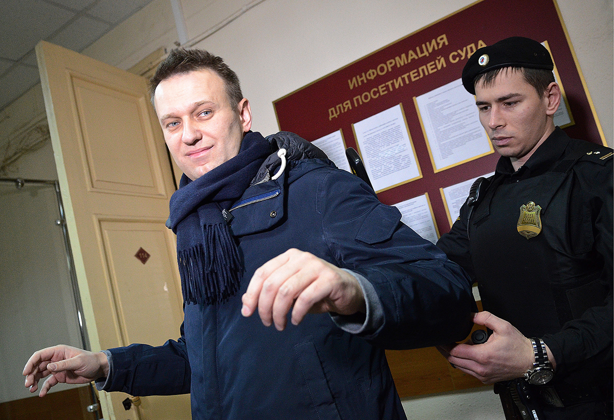 Прокурор по делу «Кировлеса» запросил 5 и 4 года условного срока для Навального и Офицерова