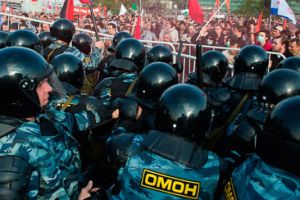 Оппозиция проведет шествие в поддержку «узников Болотной»