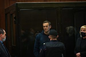 Навального отправляют в колонию