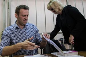 Навальный назвал иск против него полной ахинеей