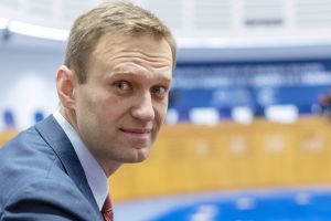 Навального вывели из искусственной комы