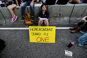 Гонконг: одна страна, два протеста