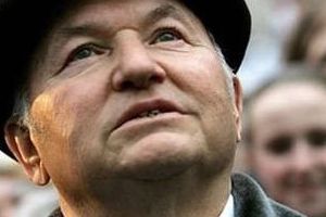 Лужков подаст на Медведева в суд