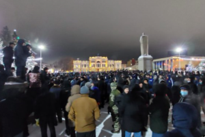 Шал, кет — «дед, уходи», скандируют протестующие в Казахстане