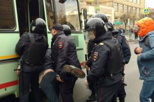 Задержаны десятки вышедших на акцию протеста в Сибири