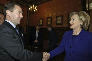 Хиллари Клинтон встретилась с Дмитрием Медведевым и Владимиром Путиным