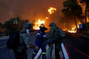 Греция: 2000 россиян в зоне пожаров