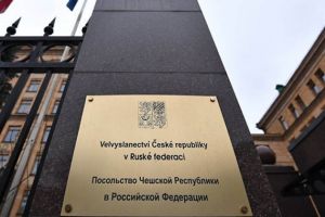 Россия высылает двух чешских дипломатов