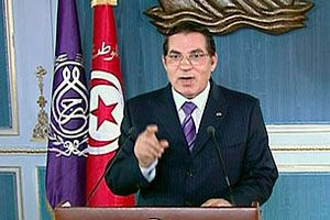 Президент Туниса бежал из страны