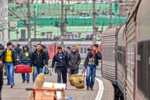 Не приезжают меньше — уезжают больше