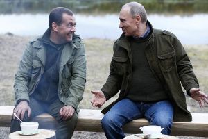 2018: Путин — в Кремле, Медведев — в Белом доме»