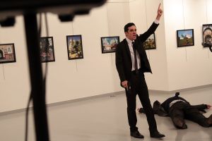 В Турции убит посол РФ Андрей Карлов