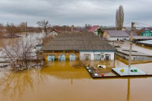 Россия и Казахстан собираются эвакуировать более 100 000 человек из-за наводнения